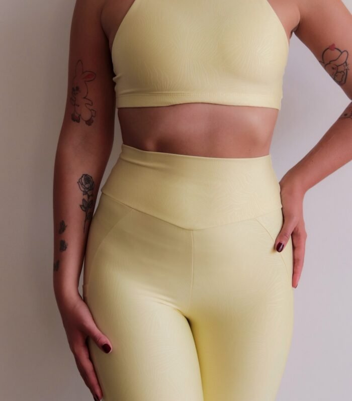 Conjunto Top Cruz com Calça Amarelo Manteiga